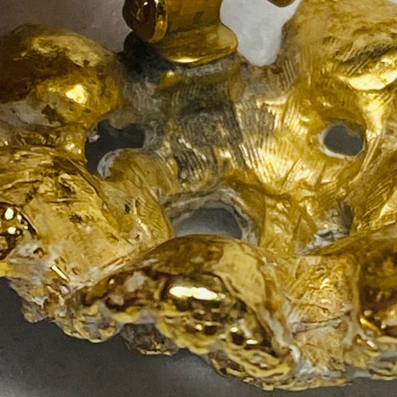 Napier Vintage Clip-on Earrings Metal with White Gold Color Painted Ruffle Edges - Picture 9 of 16